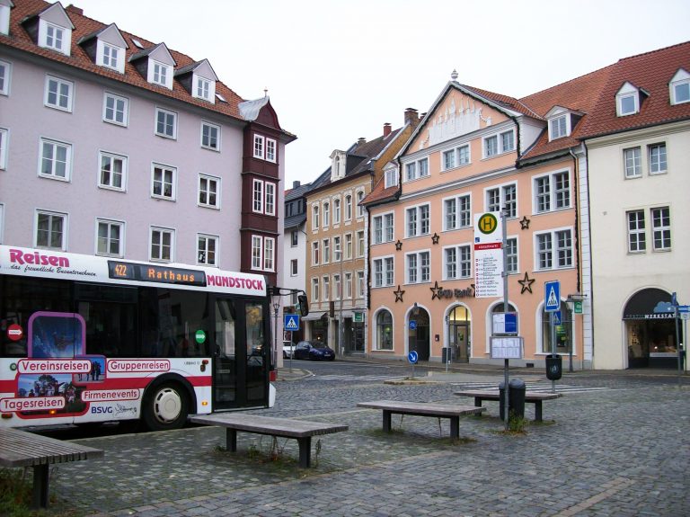 Altstadtmarkt: Wetterschutz muss sein, Cortenstahl nicht