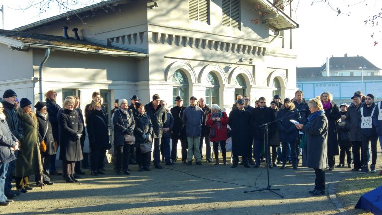 Beeindruckende Gedenkveranstaltung am Mahnmal Schillstraße