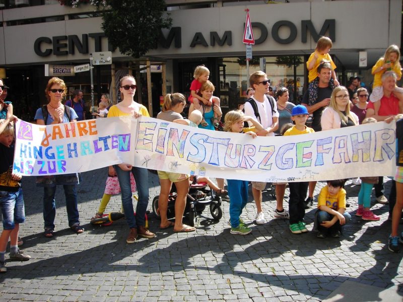 Protestaktion der Grundschule Comeniusstraße vor dem Braunschweiger Rathaus am 02.09.2016