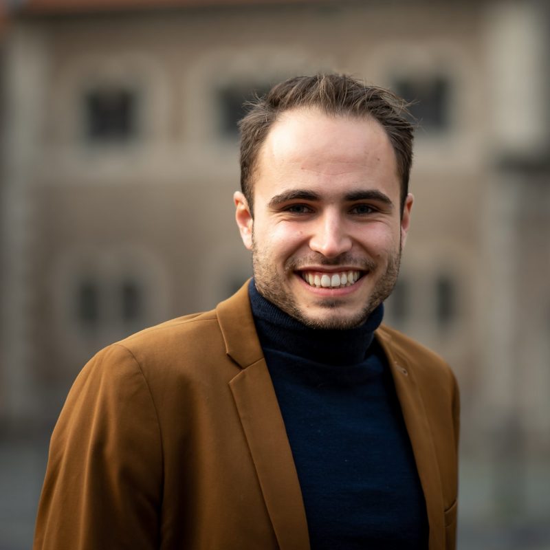 Portraitfoto von Felix Bach.