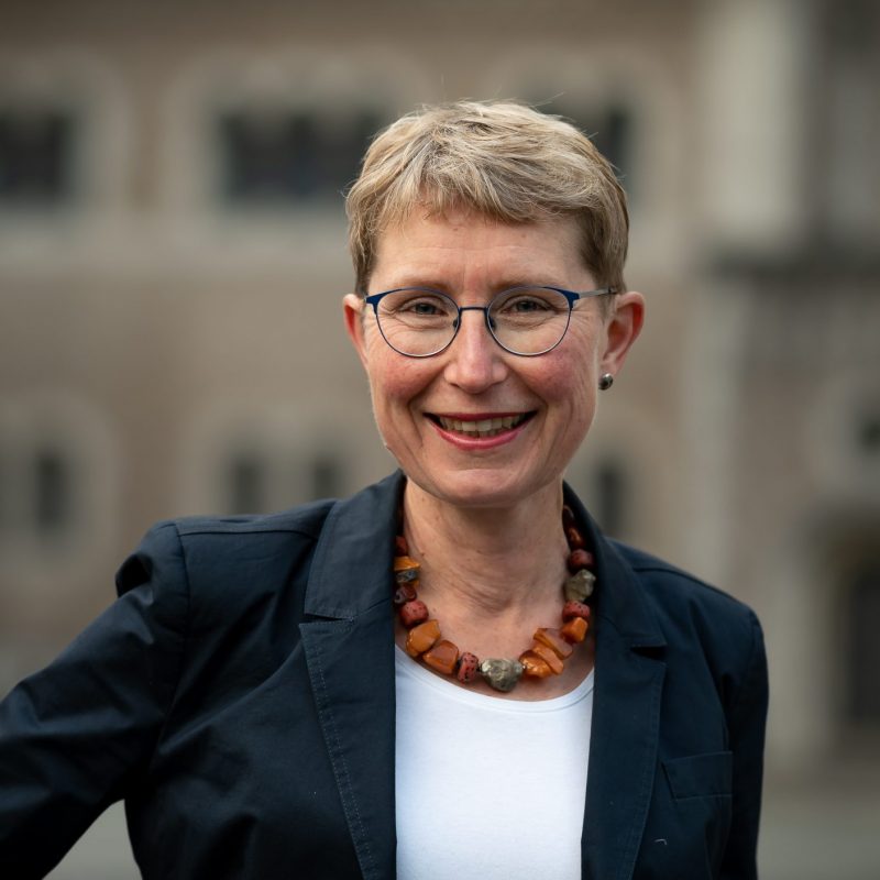 Portraitfoto von Sabine Kluth.